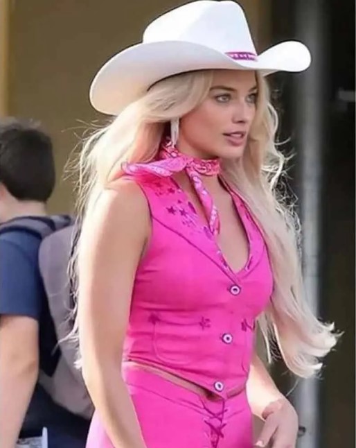 Margot-Robbie-Pink-Cotton-Vest